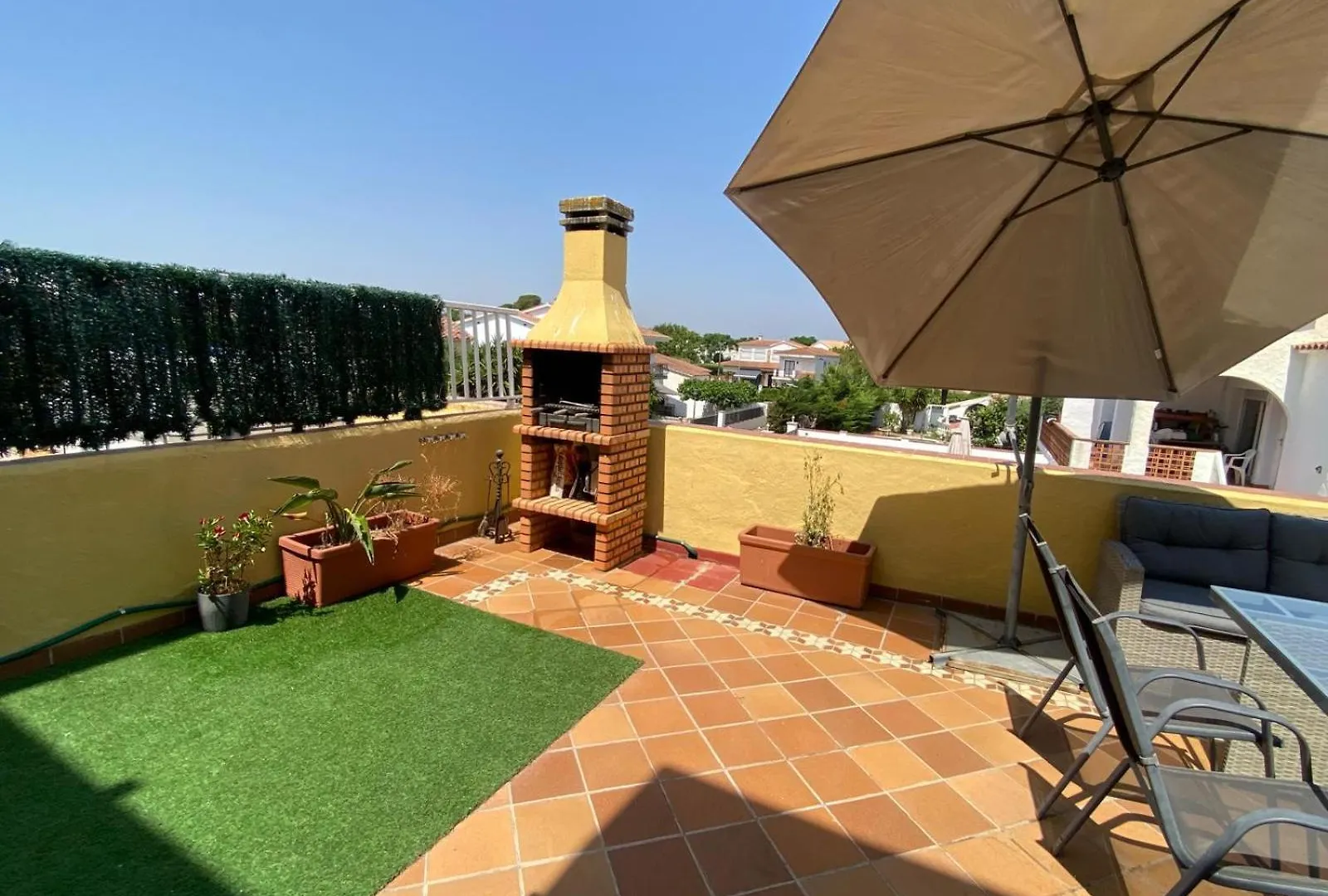 Acogedor Apartamento Con Barbacoa Privada En Empuriabrava