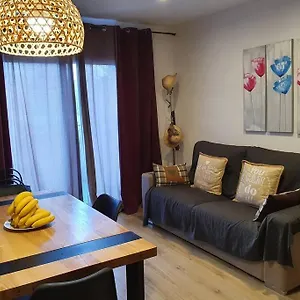 Bonito Piso Frente A La Playa Con Parking Privado. Empuriabrava